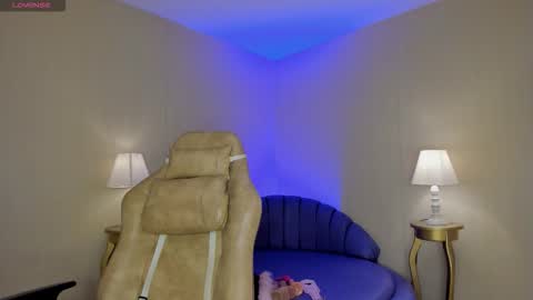 Call Me Blue   ONLINE GTM -5 7001400 online show from December 22, 8:23 pm