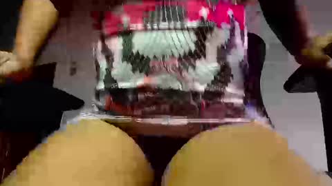 Snapshot of mielsquirt chatting on September 22, 3:43 pm mielsquirt online show from September 22, 3:43 pm