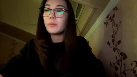 Snapshot of migdaliafenlon chatting on October 15, 2:19 pm Nova online show from October 15, 2:19 pm