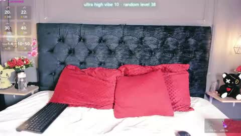 miia_moore_ online show from April 29, 8:25 pm