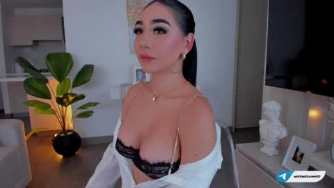 Snapshot of miia_smiith02 chatting on October 12, 1:35 pm luisa online show from October 12, 1:35 pm