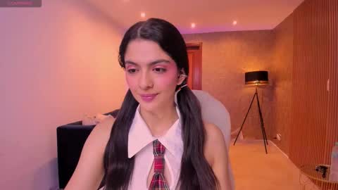 Mia online show from October 21, 10:41 am