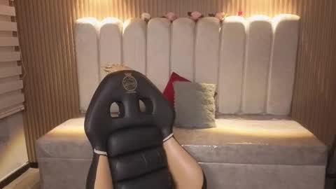 miiaa_evans1 online show from February 24, 8:29 pm