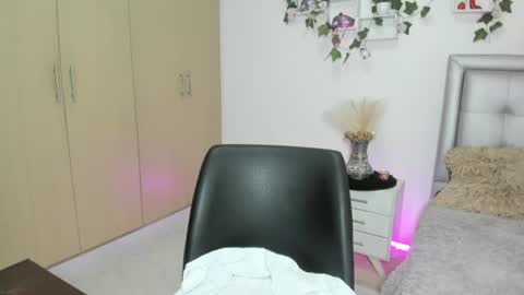 miiaa_k online show from July 12, 10:49 am