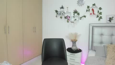 miiaa_k online show from July 9, 10:06 am