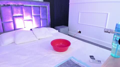 Snapshot of miiaamonroee chatting on September 13, 8:28 pm Mia Monroe online show from September 13, 8:28 pm