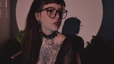 mika_moon_ online show from December 2, 6:10 pm