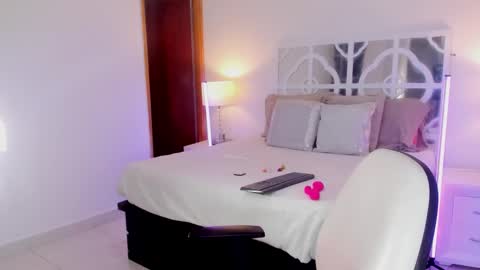 Mikaela blondie bigass online show from December 1, 3:48 pm