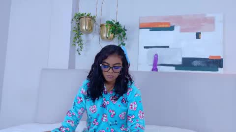 mikaellafoxx online show from August 4, 3:23 am
