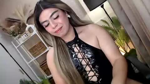 Theresa Luna online show from December 18, 1:43 am