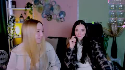 Snapshot of miki_nikki chatting on September 15, 12:24 pm Miki online show from September 15, 12:24 pm