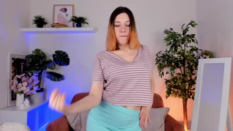 Snapshot of mikka_blush chatting on December 17, 9:16 pm mikka_blush online show from December 17, 9:16 pm