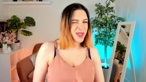 Snapshot of mikka_blush chatting on December 19, 8:55 pm mikka_blush online show from December 19, 8:55 pm