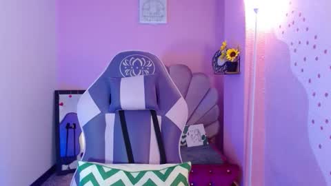 Snapshot of mikka_ela chatting on September 12, 2:46 pm Mikka 3 online show from September 12, 2:46 pm