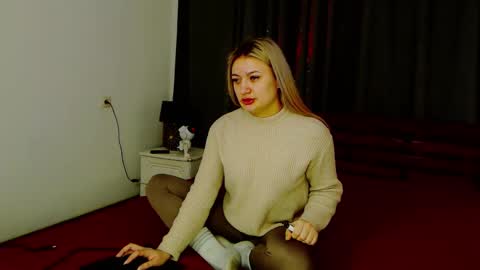 Snapshot of mikkishows chatting on March 11, 2:07 pm MikkiShows online show from March 11, 2:07 pm