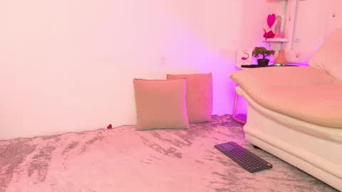 Mikoto Urb online show from September 18, 8:40 pm