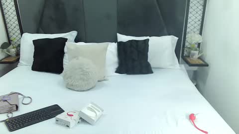 Snapshot of mila_adamss chatting on December 18, 10:51 am mila_adamss online show from December 18, 10:51 am