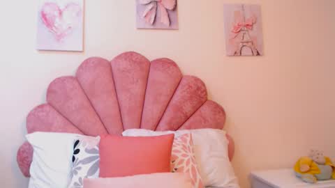 mila_adamss online show from May 22, 11:19 am