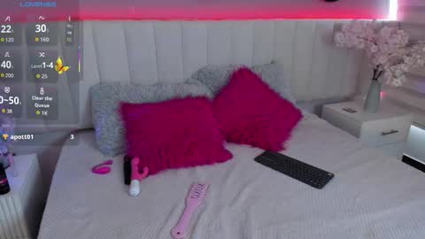 Snapshot of mila_hank chatting on September 19, 2:38 pm mila_hank online show from September 19, 2:38 pm