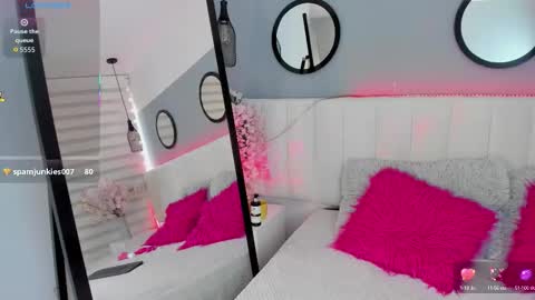 Snapshot of mila_hank chatting on September 15, 2:14 pm mila_hank online show from September 15, 2:14 pm