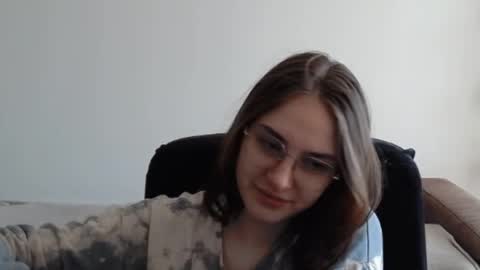 mila_keyy online show from April 17, 6:15 am