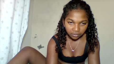 mila_lunah online show from May 5, 3:31 am