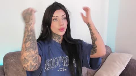 Snapshot of mila_monty__ chatting on February 7, 9:15 pm online show from February 7, 9:15 pm