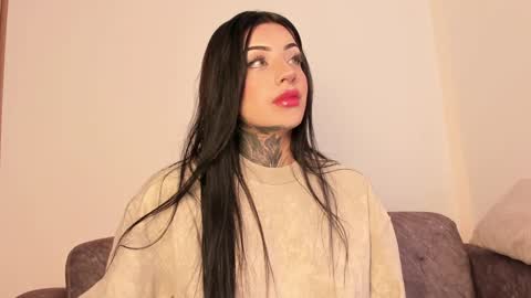 Snapshot of mila_monty__ chatting on December 15, 7:10 pm online show from December 15, 7:10 pm