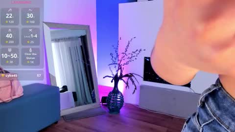 Snapshot of mila_shay chatting on October 3, 12:10 pm Mila online show from October 3, 12:10 pm