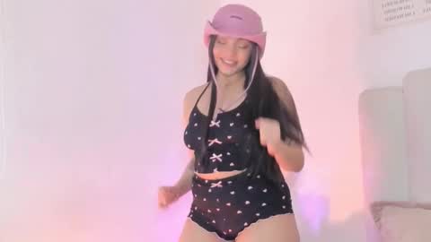 mila_stark333 online show from February 28, 9:52 am