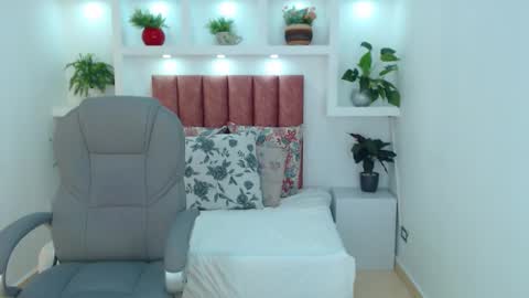 milaa_star online show from February 5, 3:42 am