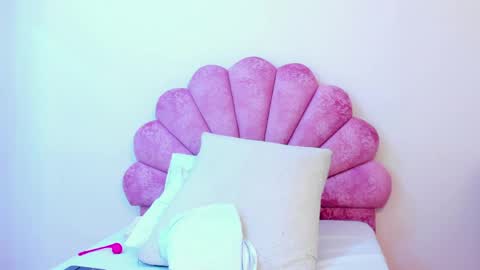 mila online show from April 20, 6:22 pm