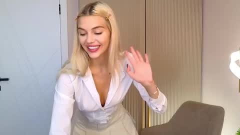 Mila and u can call me sweet bunny online show from October 4, 9:15 am