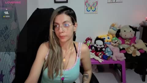 Snapshot of milacoxx8819 chatting on September 17, 11:36 pm milacoxx8819 online show from September 17, 11:36 pm