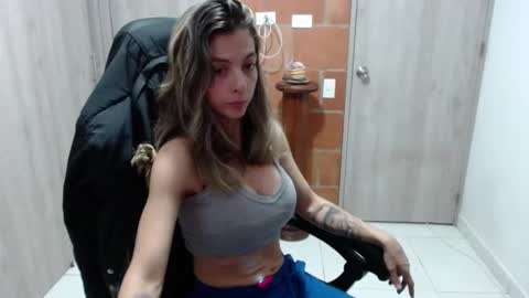 Snapshot of milacoxx8819 chatting on March 7, 1:31 am milacoxx8819 online show from March 7, 1:31 am