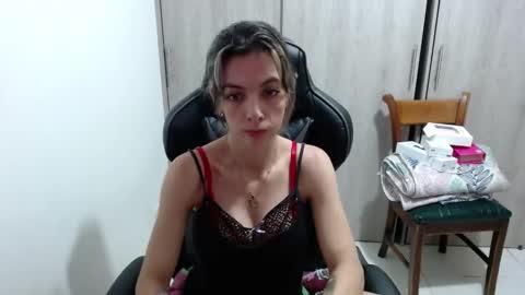 Snapshot of milacoxx8819 chatting on February 12, 11:51 pm milacoxx8819 online show from February 12, 11:51 pm