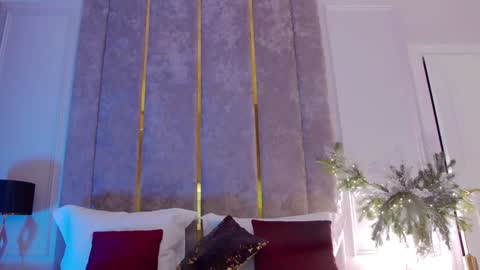 Snapshot of miladystarlight chatting on December 24, 9:44 pm online show from December 24, 9:44 pm