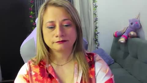 milagros_latin online show from December 2, 11:51 pm