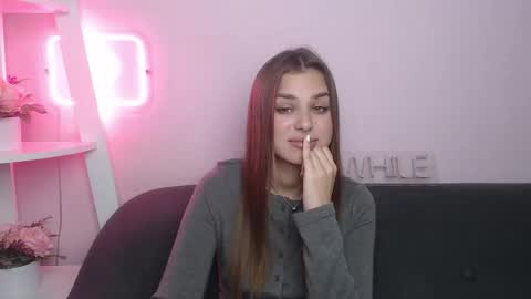 milanaangelas online show from November 18, 8:43 pm