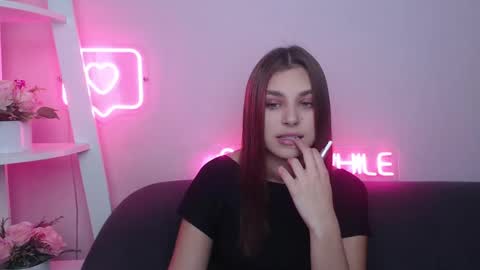 milanaangelas online show from February 3, 5:40 am