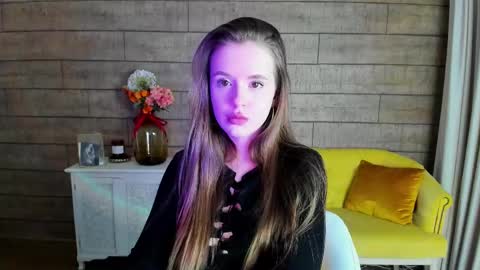 Snapshot of milanabalmain chatting on February 17, 2:38 pm MilanaBalmain online show from February 17, 2:38 pm