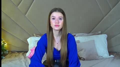 Snapshot of milanabalmain chatting on December 16, 2:27 pm MilanaBalmain online show from December 16, 2:27 pm