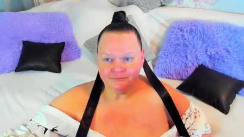 Lana online show from February 11, 8:10 pm