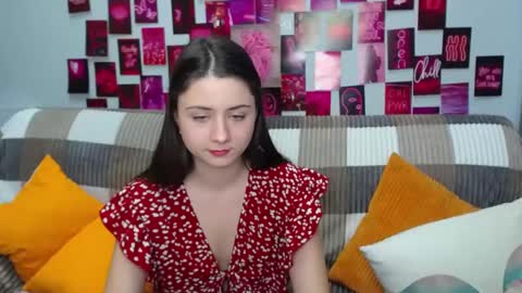 Snapshot of milanaroz chatting on March 9, 3:49 pm milanaroz online show from March 9, 3:49 pm