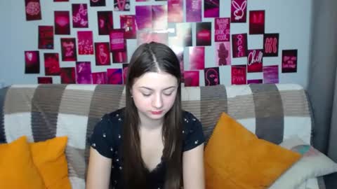 Snapshot of milanaroz chatting on February 24, 5:41 am milanaroz online show from February 24, 5:41 am