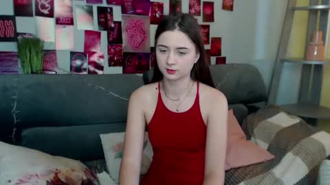 Snapshot of milanaroz chatting on October 5, 6:51 am milanaroz online show from October 5, 6:51 am