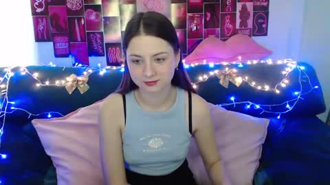 Snapshot of milanaroz chatting on January 10, 5:37 am milanaroz online show from January 10, 5:37 am