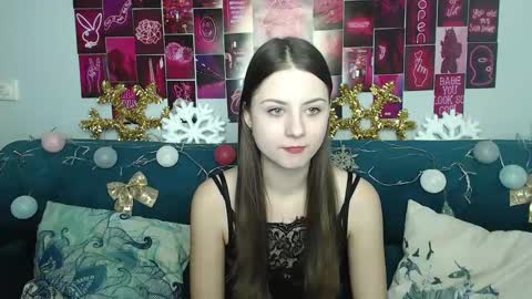 Snapshot of milanaroz chatting on December 26, 5:47 am milanaroz online show from December 26, 5:47 am