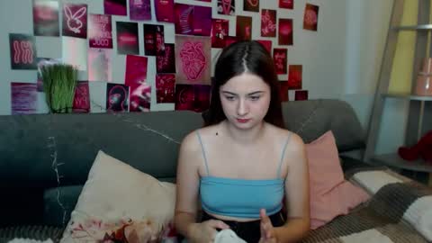 Snapshot of milanaroz chatting on October 3, 6:18 am milanaroz online show from October 3, 6:18 am