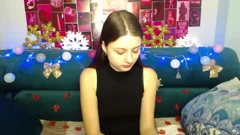 Snapshot of milanaroz chatting on December 28, 5:44 am milanaroz online show from December 28, 5:44 am